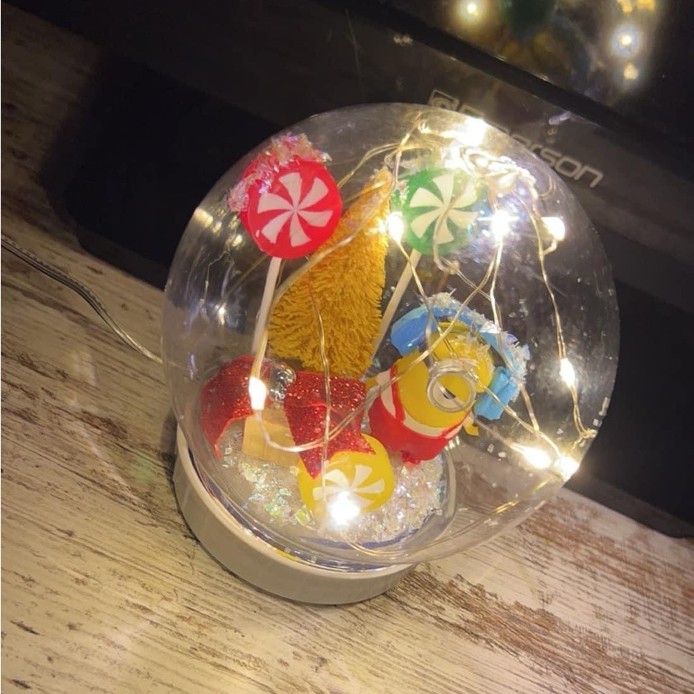 Minions globe